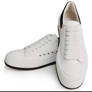 ALEXANDER MCQUEEN
White/Black Canvas Snickers